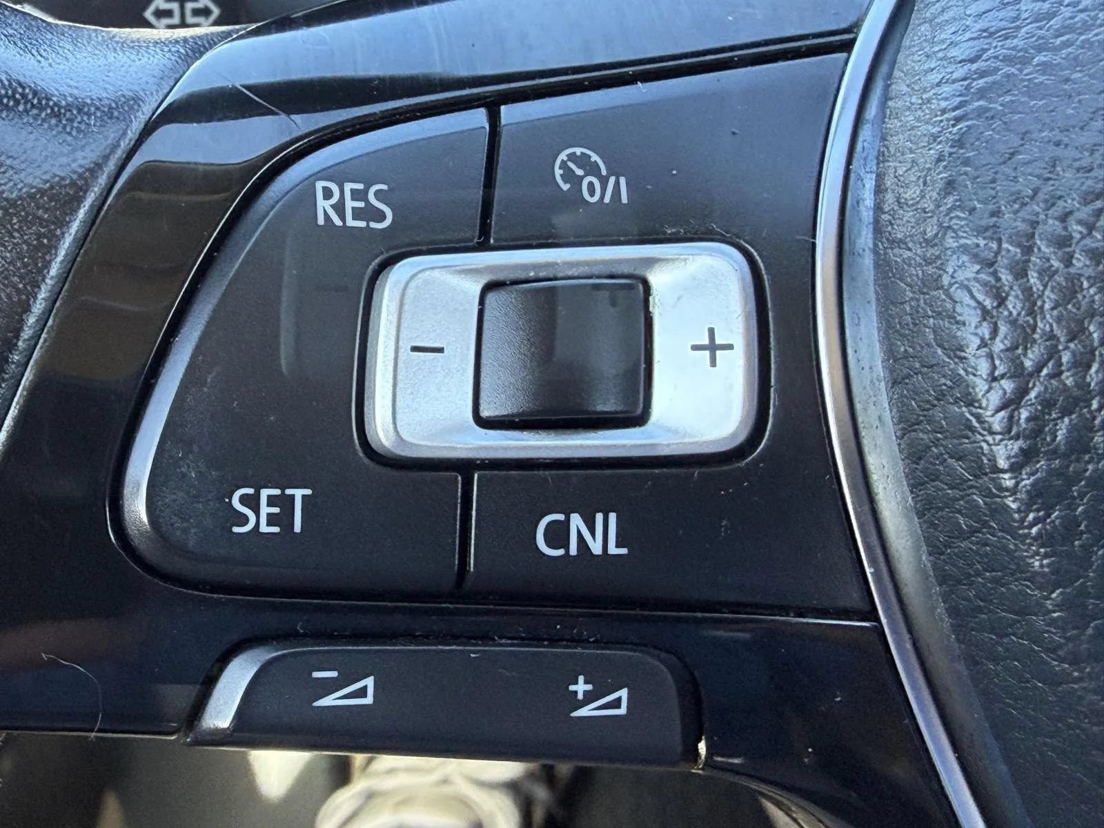 Used 2015 Volkswagen Jetta SE FWD image 25