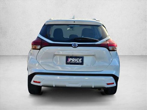 Used 2021 Nissan Kicks SV image 6