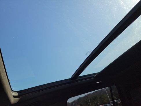 Used 2023 Chevrolet Suburban Z71 w/ Z71 Off-Road Package image 24