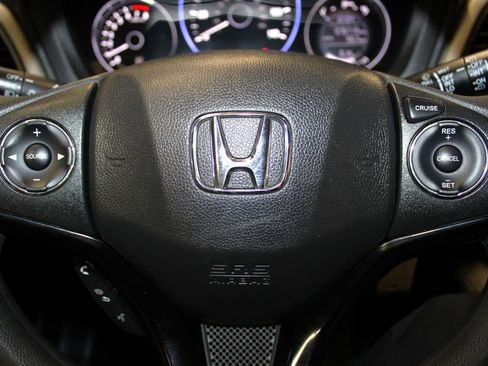 Used 2017 Honda HR-V LX image 10