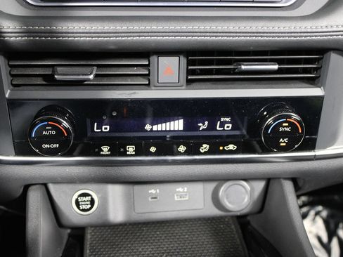 Used 2023 Nissan Rogue SV FWD image 16