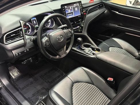 Used 2021 Toyota Camry SE w/ Audio Upgrade Package FWD image 4