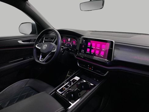 Used 2024 Volkswagen Atlas Cross Sport SEL Premium R-Line image 20