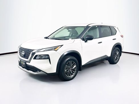 Used 2023 Nissan Rogue S image 3