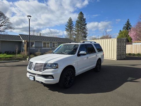 Used 2015 Lincoln Navigator 4WD image 1