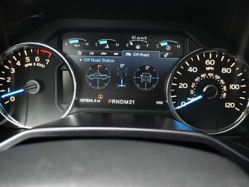 Used 2015 Ford F150 Platinum w/ Equipment Group 701A Luxury AWD/4WD image 18