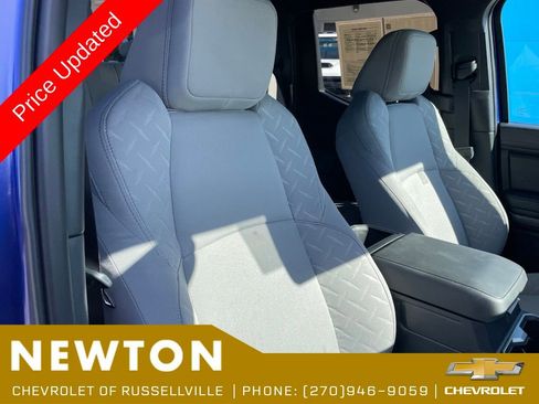 Used 2025 Toyota Tacoma SR5 AWD/4WD image 19
