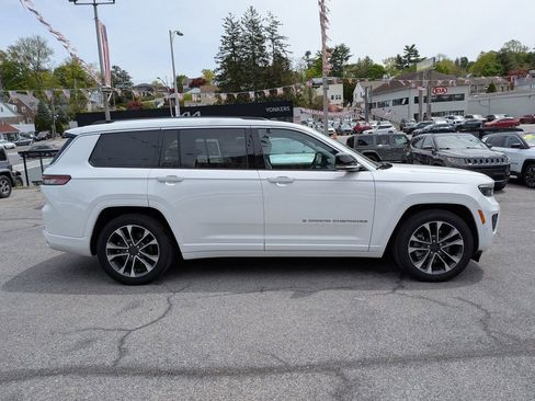 Used 2023 Jeep Grand Cherokee L Overland w/ Advanced Protech Group III AWD/4WD image 5