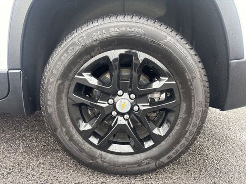 Used 2023 Chevrolet Traverse LS image 26
