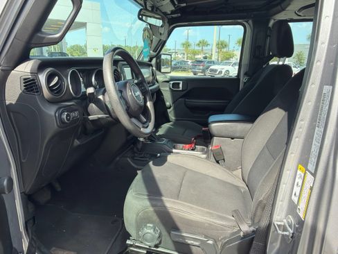 Used 2018 Jeep Wrangler Unlimited Sport AWD/4WD image 9