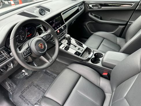 Used 2026 Porsche Macan AWD/4WD image 4