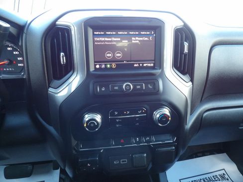 Used 2021 GMC Sierra 3500 4x4 Crew Cab w/ Convenience Package image 22