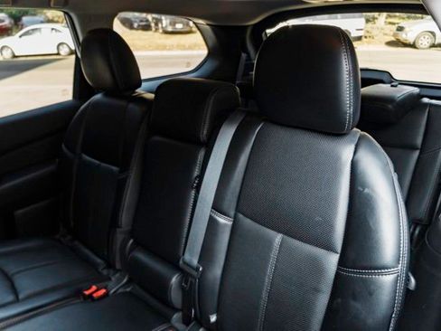 Used 2019 Nissan Pathfinder Platinum image 21