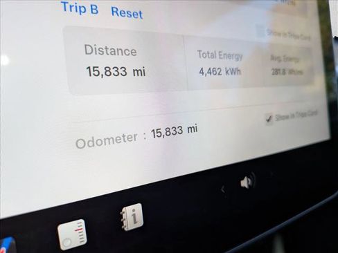 Used 2025 Tesla Model Y Long Range image 12