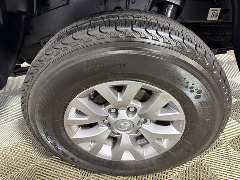 Used 2018 Toyota Tacoma SR5 image 19