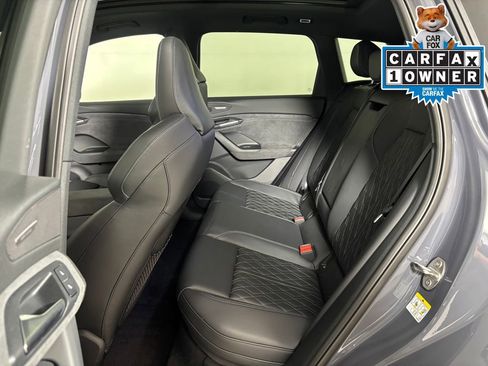 Used 2025 Audi SQ6 e-tron Prestige w/ Black Optic Package image 27