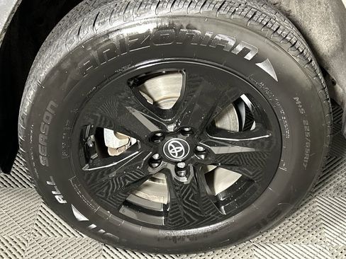 Used 2022 Toyota RAV4 XLE image 9