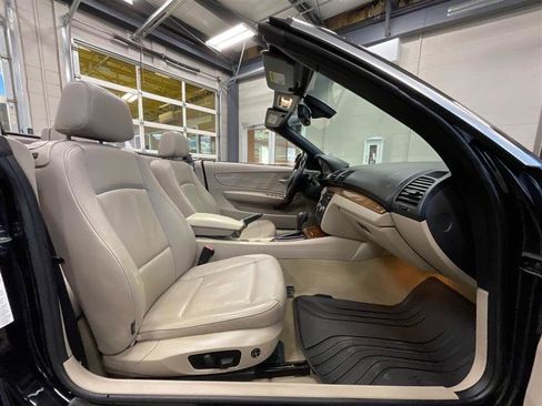 Used 2008 BMW 135i Convertible image 18
