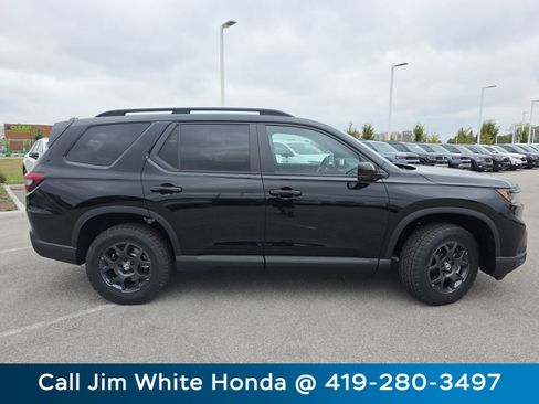 New 2025 Honda Pilot TrailSport image 12