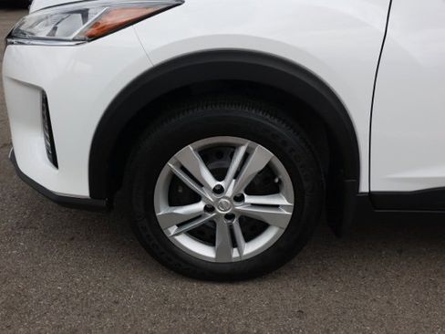 New 2025 Nissan Kicks Play S image 11