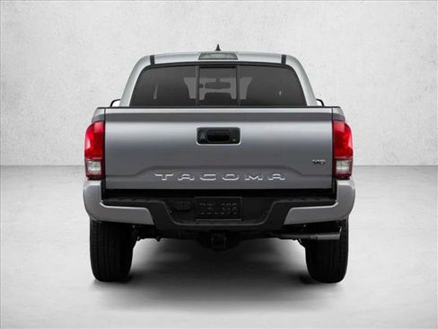 Used 2017 Toyota Tacoma TRD Sport w/ Tow Package (A/T) image 5