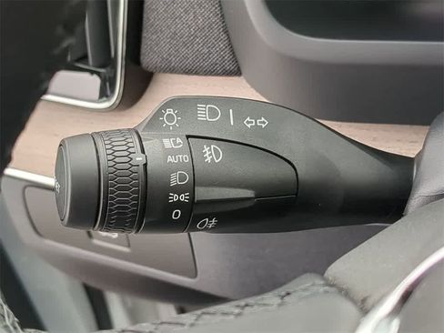 Certified 2025 Volvo XC90 B5 Core w/ Protection Package Premier image 27