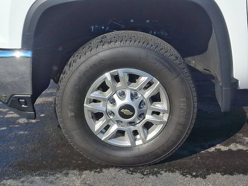 Used 2025 Chevrolet Silverado 2500 LT w/ Convenience Package AWD/4WD image 8