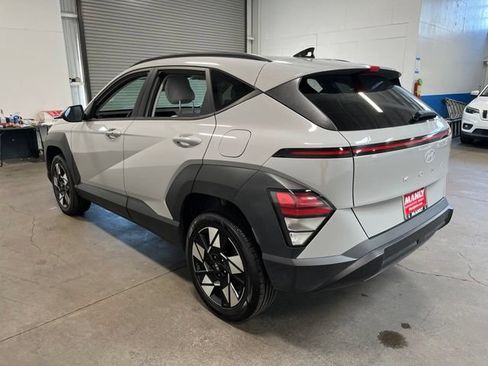 Used 2024 Hyundai Kona SEL AWD/4WD image 5