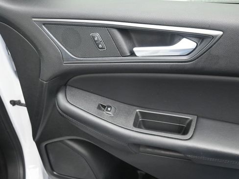 Used 2024 Ford Edge SE w/ Black Appearance Package image 15