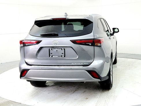 New 2026 Toyota Highlander Platinum image 5