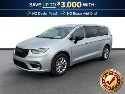 Used 2024 Chrysler Pacifica Touring-L
