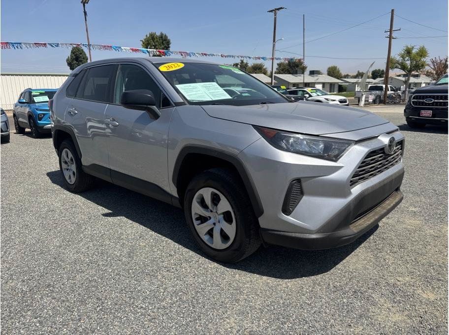 Used 2022 Toyota RAV4 LE FWD image 3