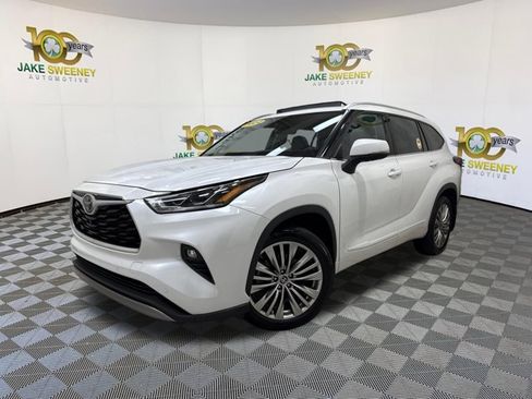 Used 2022 Toyota Highlander Platinum AWD/4WD image 4