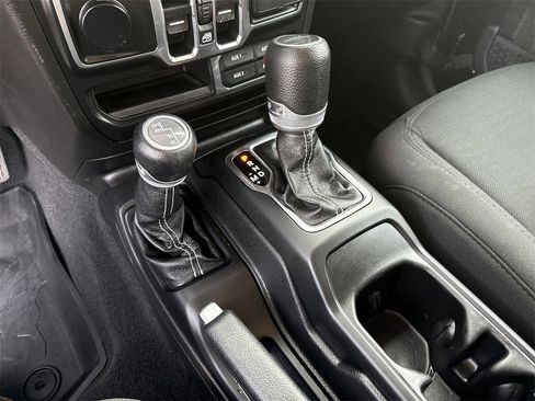 Used 2020 Jeep Gladiator Overland w/ Safety Group image 32