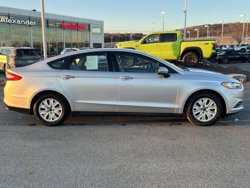 Used 2014 Ford Fusion S image 2