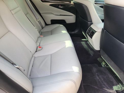Used 2014 Lexus LS 460 w/ Comfort Package RWD image 28