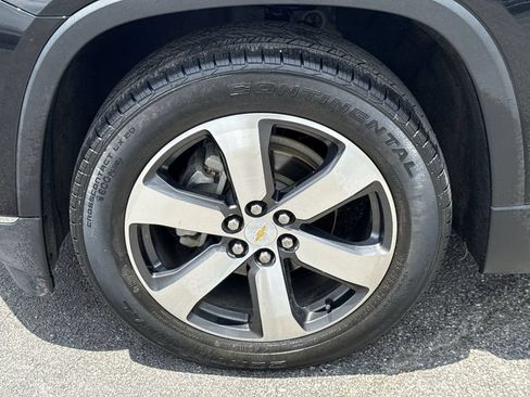 Used 2019 Chevrolet Traverse LT w/ LT Premium Package AWD/4WD image 2