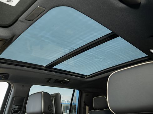 New 2025 Chevrolet Suburban Premier image 20