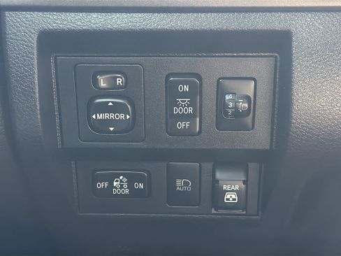 Used 2021 Toyota Tundra SR5 w/ SR5 Upgrade Package AWD/4WD image 12