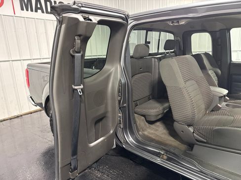 Used 2016 Nissan Frontier SV RWD image 13