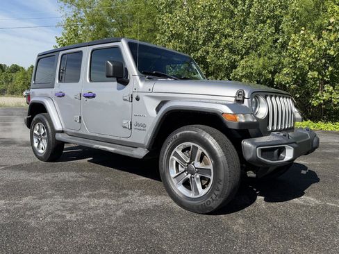 Used 2020 Jeep Wrangler Unlimited Sahara AWD/4WD image 2