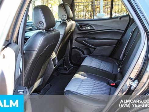 Used 2025 Chevrolet Trax LT w/ LT Convenience Package image 18