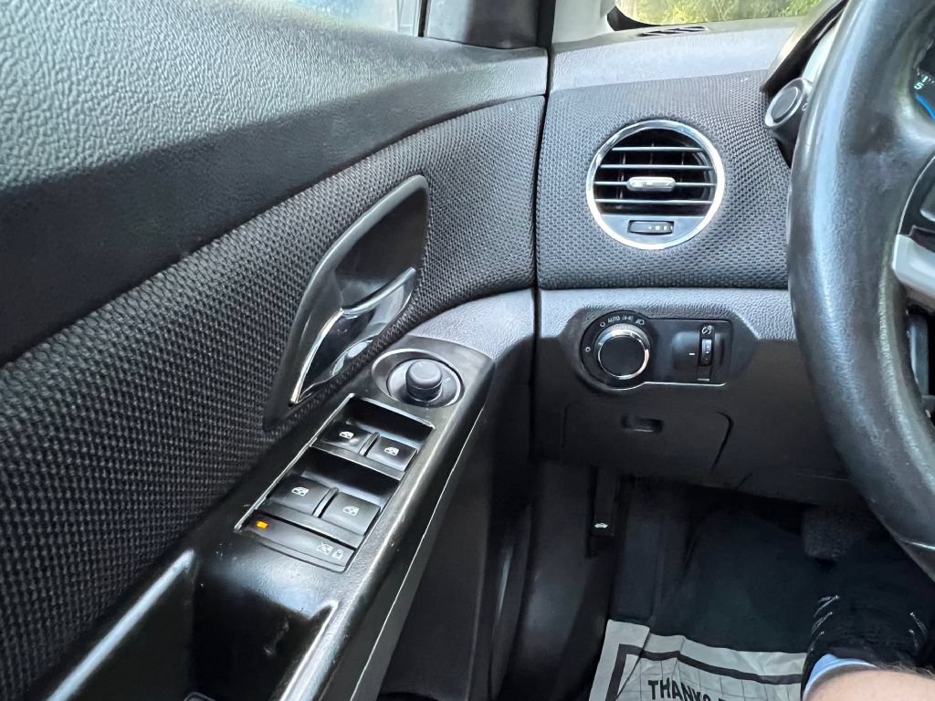Used 2014 Chevrolet Cruze LT FWD image 14