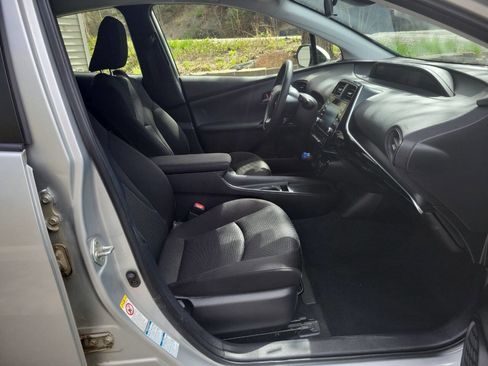 Used 2020 Toyota Prius LE AWD/4WD image 15
