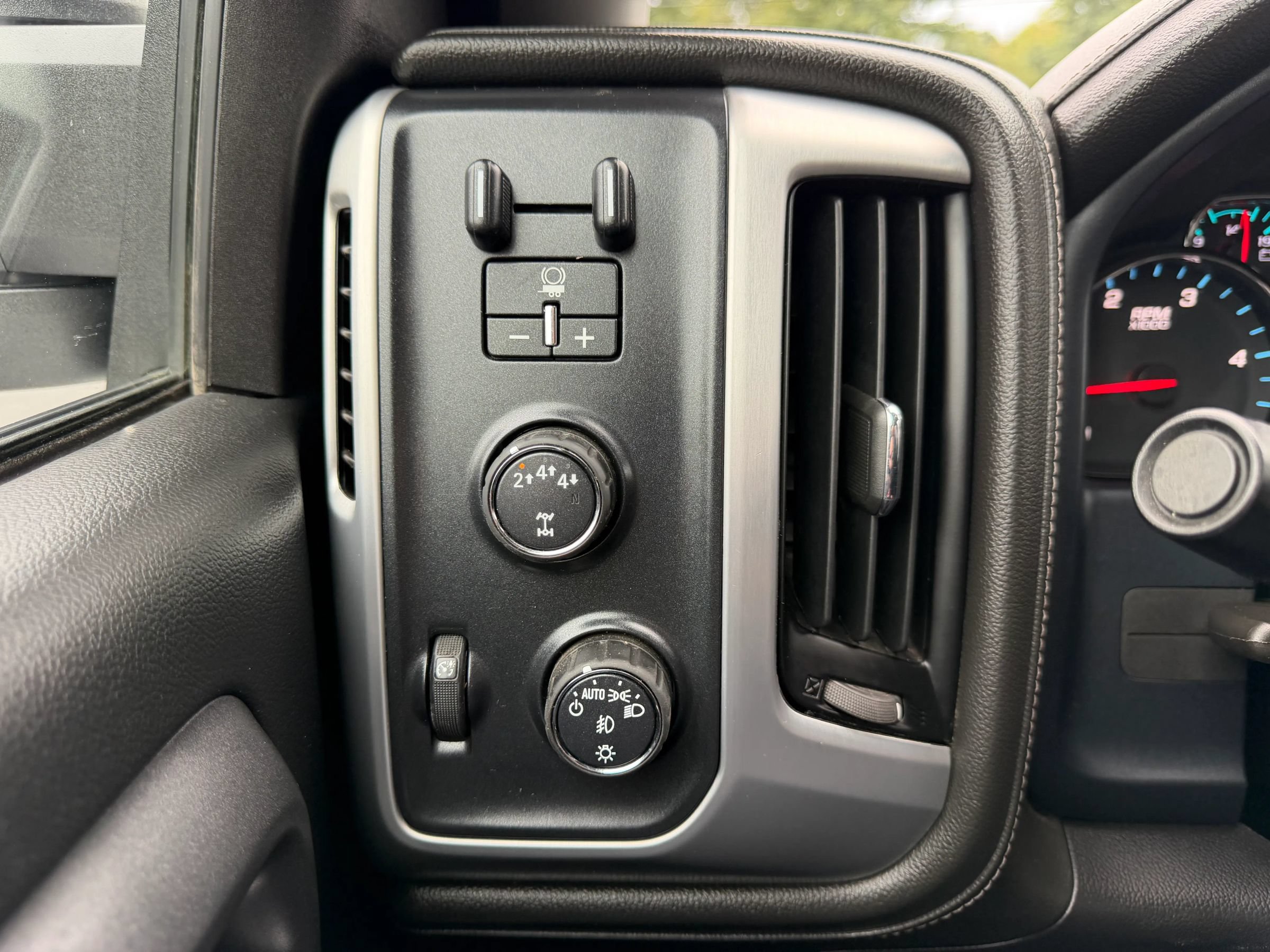 Used 2017 GMC Sierra 3500 SLE w/ SLE Preferred Package AWD/4WD image 26