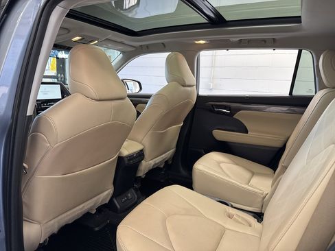 Used 2023 Toyota Highlander Platinum image 43