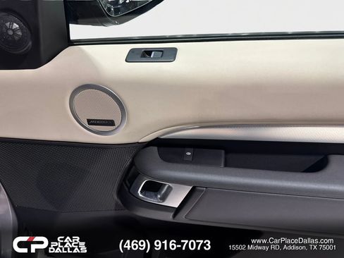 Used 2020 Land Rover Discovery Landmark AWD/4WD image 18