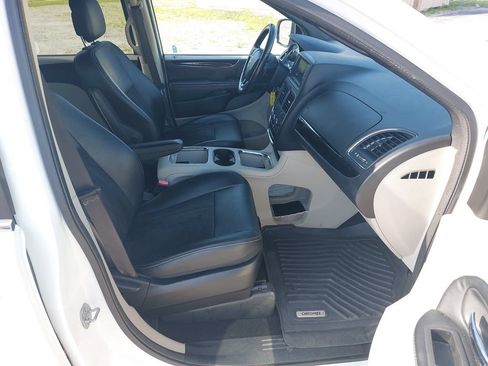 Used 2019 Dodge Grand Caravan SXT FWD image 10