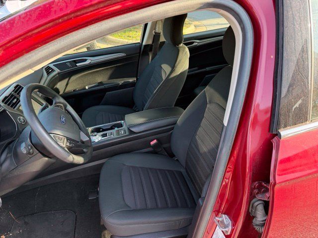 Used 2019 Ford Fusion SE FWD image 11