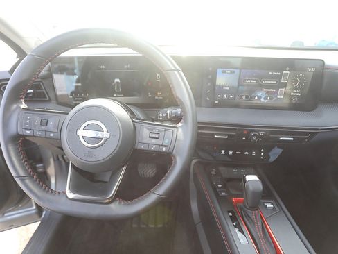 Used 2025 Nissan Kicks SR image 12